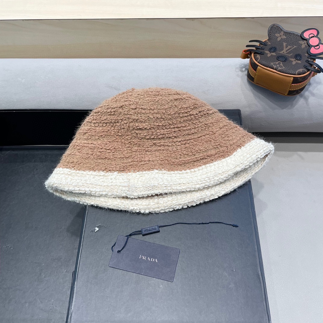 Prada’s Stylish Lamb Fish Hat: Perfect for Fall and Winter Fashion - 图片 2