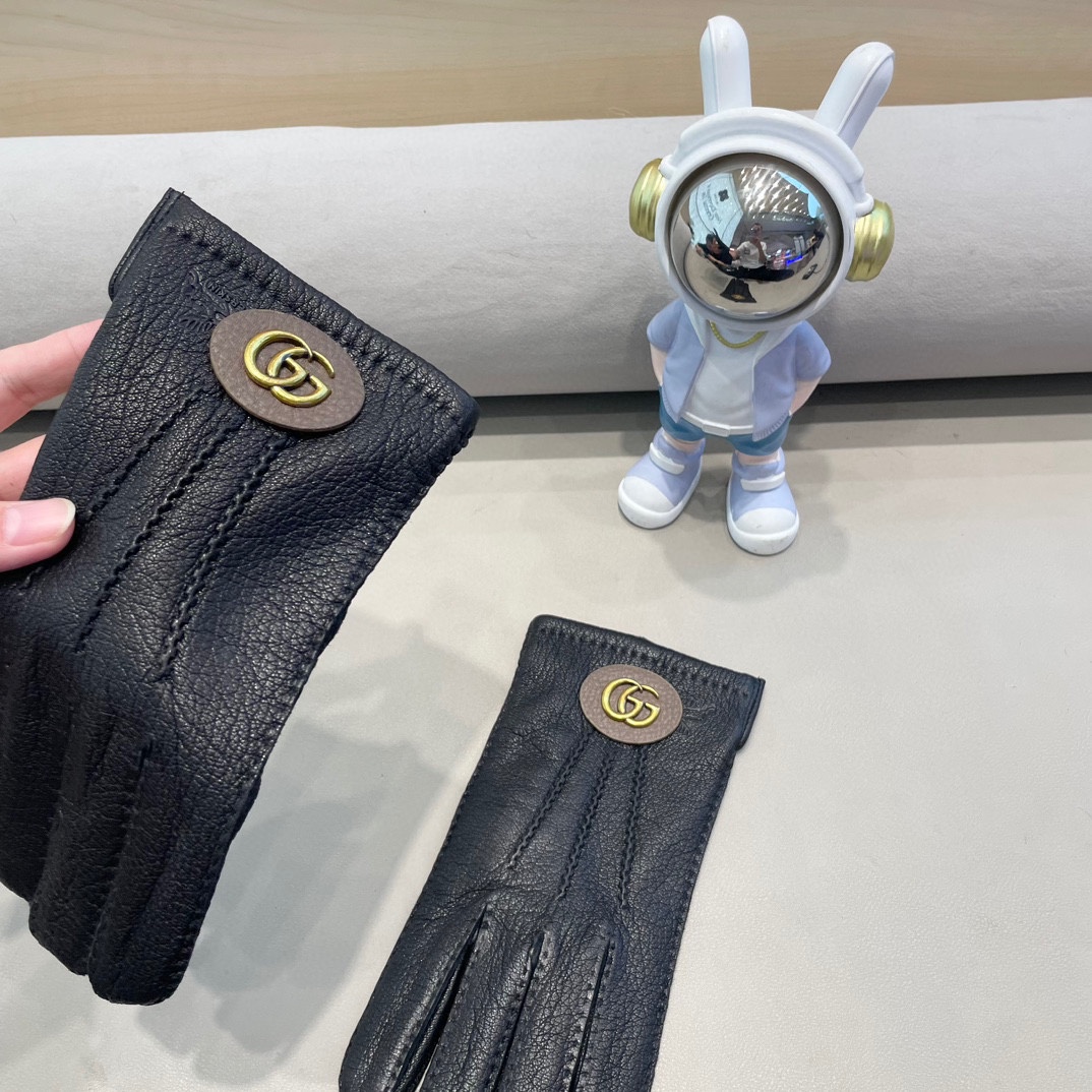 NO:554898,Men's 2025 new exclusive touch screen gloves. Gucci (original quality) official website synchronizes men's new high-end sheepskin gloves. The first choice of male gods. A must-have. Don't miss it. 100% imported sheepskin is used. The leather is fine and soft. Look for the imported sheepskin with a special feel. The cashmere lining is more warm. A must-have for goddess Jimeis. Top-notch workmanship. No detail is spared. Authentic open version. One-to-one counter. Size XL XXL gloves, gloves, sheepskin, gloves.19860909男款2025新款独家首发触屏手套 古奇（原单品质）官网同步男士新款高档羊皮手套男神集美们首选 必备不可错过百分百选用进口羊皮 皮质细腻柔软 认准进口羊皮特有手感羊绒内里保暖更佳 女神集美们们必备顶级做工任何细节都不放过正品开版 专柜一比一 码数XL XXL手套,手套,sheepskin,gloves,accessory