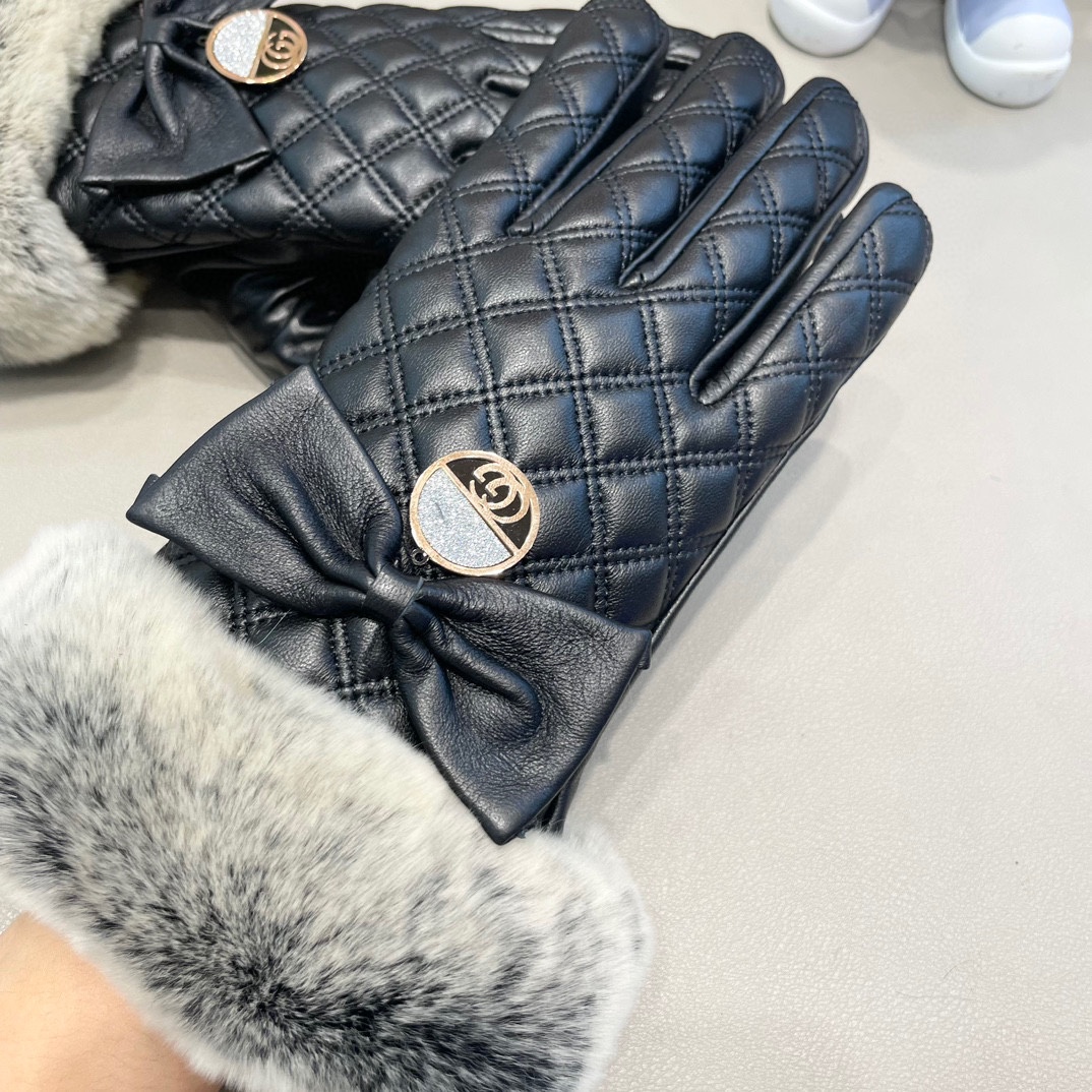 NO:554885,GUCCI Gucci 2025 Autumn and Winter Lazy Rabbit Fur Touch Screen Gloves are a must-have item for the goddess Jimei. It is worth comparing the same model with different qualities to instantly kill the poor products in the market. The lazy rabbit fur is lined with velvet. It is a classic and timeless style. If you like it, you can buy it. If you use it this year, you can still use it next year. One-size-fits-all gloves, gloves, gucci, gloves19860909GUCCI古奇2025秋冬懒兔毛触屏手套女神集美们必备单品,值得对比同款不同品质,秒杀市场差产品,懒兔毛内里加绒 经典不过时款.喜欢可以入手了,这种品质的今年用了明年还能用 均码手套,手套,gucci,gloves,accessory