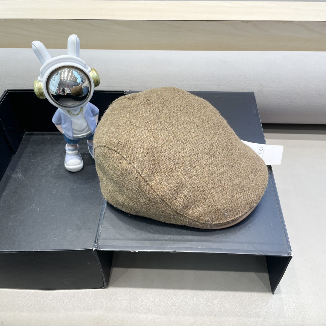 Gucci 前进帽女韩版秋冬季呢料百搭复古鸭舌帽休闲时髦感皮檐设计贝雷帽