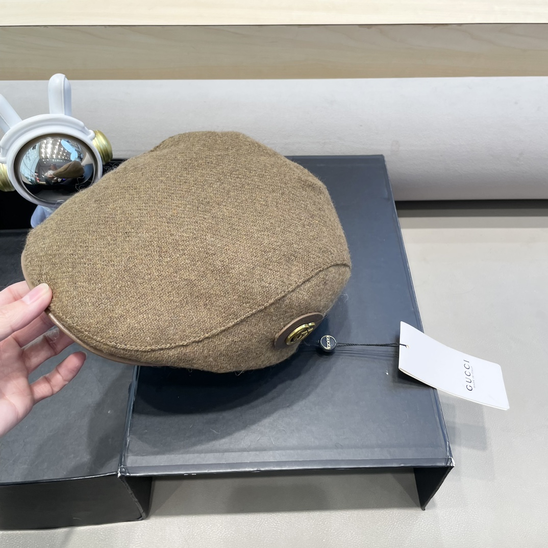 Gucci 前进帽女韩版秋冬季呢料百搭复古鸭舌帽休闲时髦感皮檐设计贝雷帽