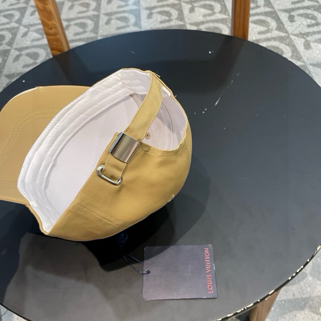  【LV】新款专柜同步拼色棒球帽🧢，专柜同步出货，大牌款超好搭配，赶紧入手！