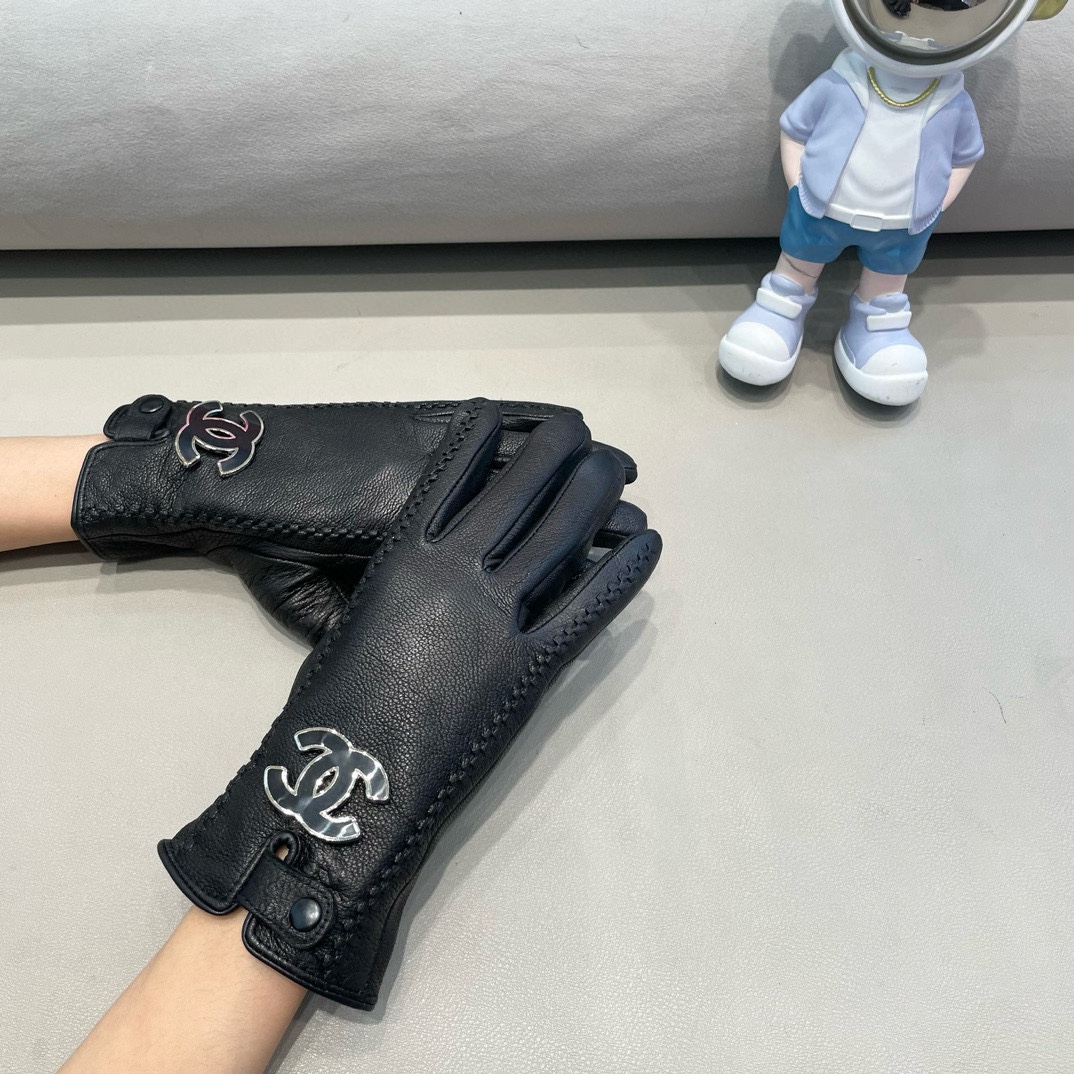 NO:294371,Chanel women's sheepskin gloves, fashionable gloves, warm and fleece lining in autumn and winter, classic, simple, comfortable, soft and versatile!  Count M L gloves, gloves, chanel, chanel, sheepskin, gloves19860909Chanel香奈儿女款羊皮手套,时尚手套,秋冬保暖加绒内里,经典简洁上手超舒适柔软、百搭！码数M L手套,手套,chanel,chanel,sheepskin,gloves,accessory