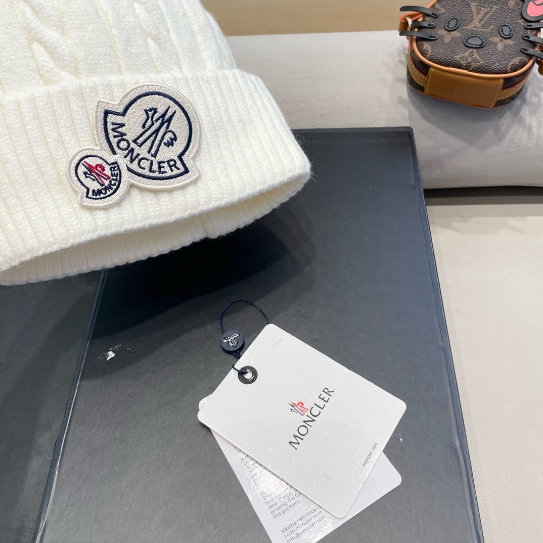 moncler新款秋冬季女可爱加绒加厚保暖毛球针织护耳冬天套头毛线帽子