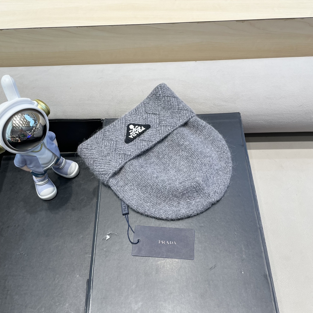  Prada普拉达针织毛线帽！百分之70羊毛+百分之三十兔毛小姐姐的冬日最爱～随便搭配什么衣服都好看！又