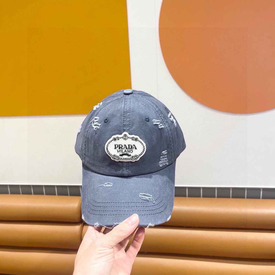  普拉达Prada 经典三角标棒球帽🧢万能必留款 戴一万年都好看 日常刚需 颜色完美 帽型正点 简直谁戴