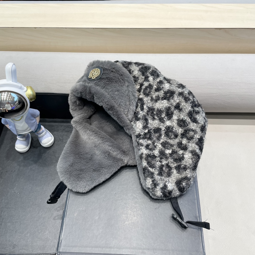 NO:689940,P Chrome hearts Korean version ins Teddy fur retro headphone protection car leopard pattern Lei Feng hat plush warm thickened pilot hat women's hat fisherman hat baseball cap knitted hat, hat, chrome hearts, espadrilles, hats19860909P 克罗心韩版ins泰迪毛复古护耳机车豹纹雷锋帽毛绒保暖加厚飞行员帽子女帽子渔夫帽棒球帽针织帽,帽子,chrome hearts,espadrilles,hats,hat