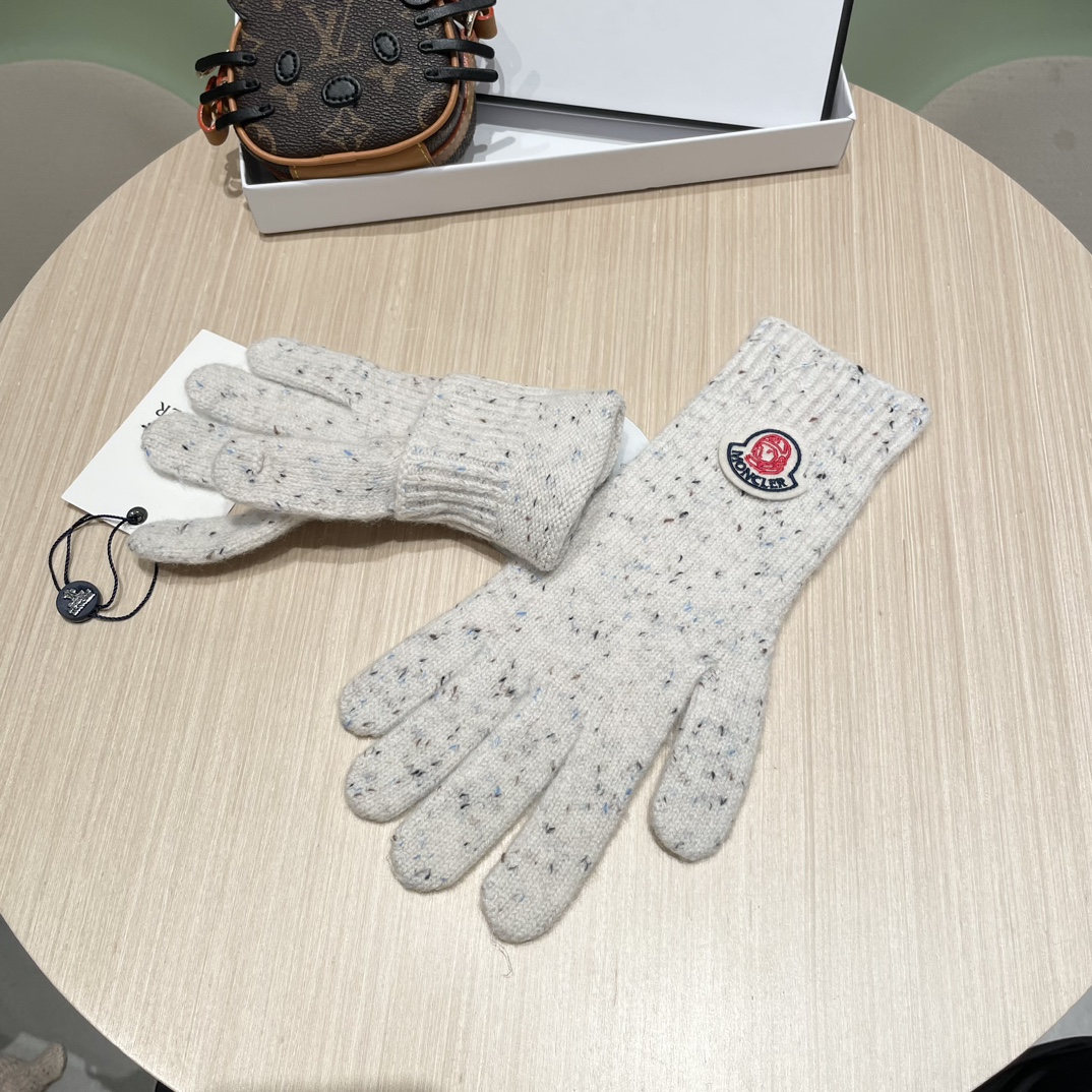 Moncler Purple Wool Touch Screen Gloves for Warmth in Autumn and Winter - 图片 4