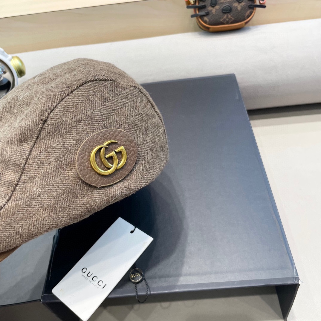    Gucci 秋冬保暖羊绒呢子显瘦前进帽子女复古撞色休闲短遮反戴贝雷帽网红