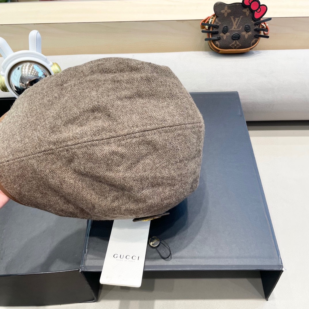    Gucci 秋冬保暖羊绒呢子显瘦前进帽子女复古撞色休闲短遮反戴贝雷帽网红