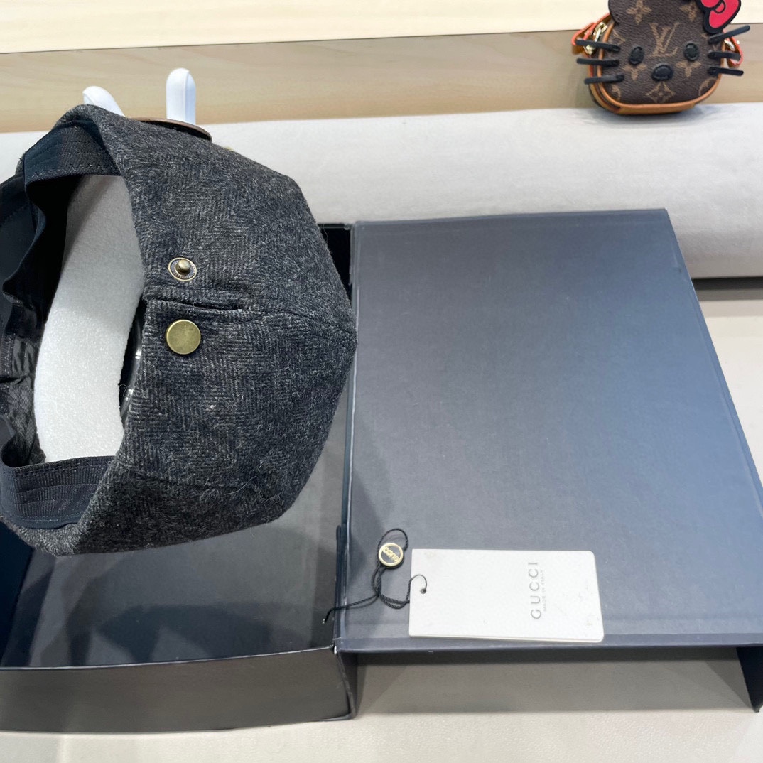   Gucci 秋冬保暖羊绒呢子显瘦前进帽子女复古撞色休闲短遮反戴贝雷帽网红
