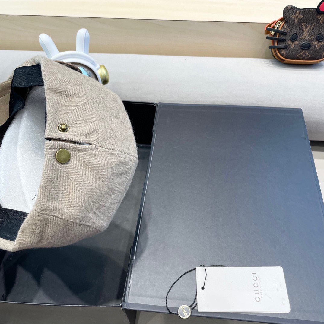    Gucci 秋冬保暖羊绒呢子显瘦前进帽子女复古撞色休闲短遮反戴贝雷帽网红