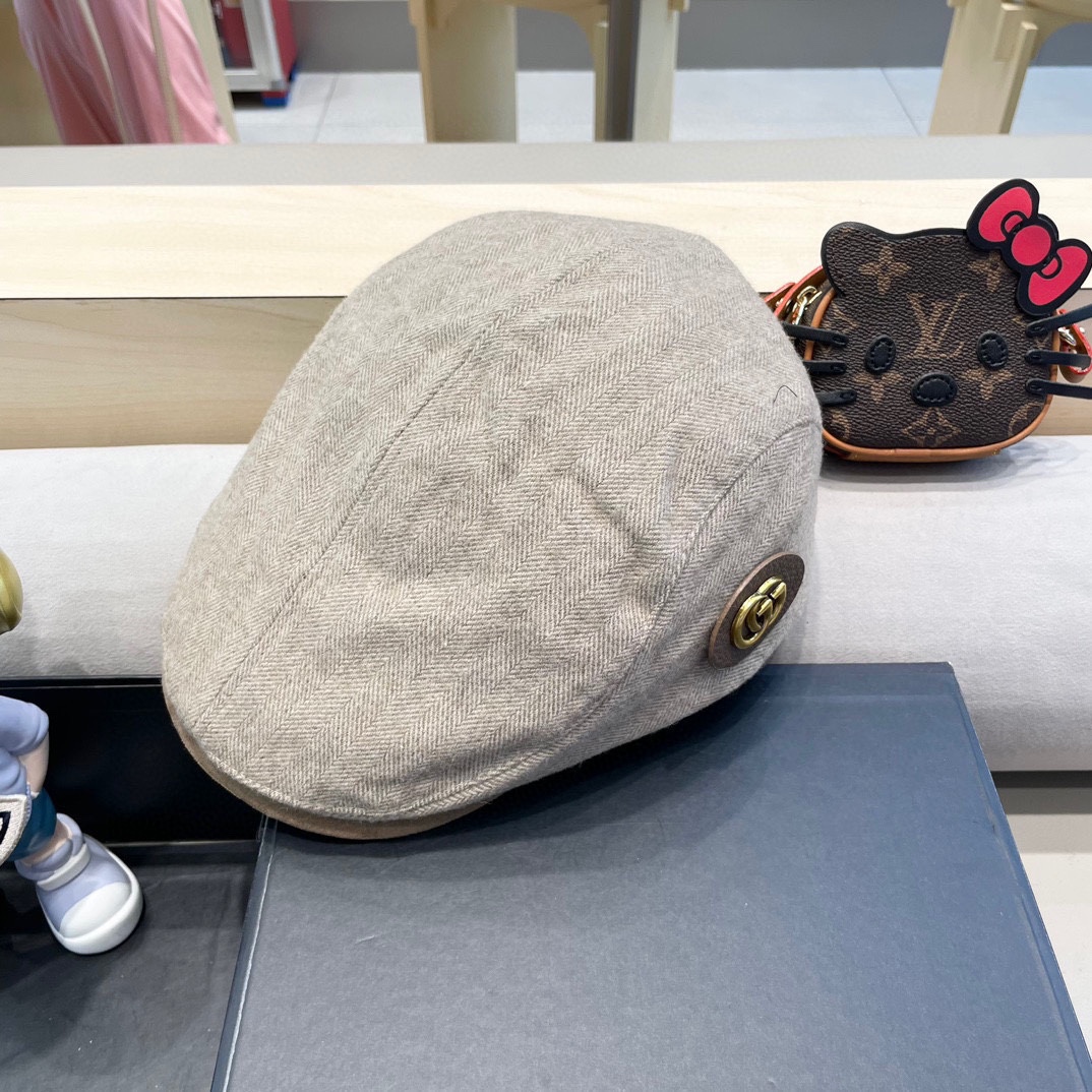   Gucci 秋冬保暖羊绒呢子显瘦前进帽子女复古撞色休闲短遮反戴贝雷帽网红