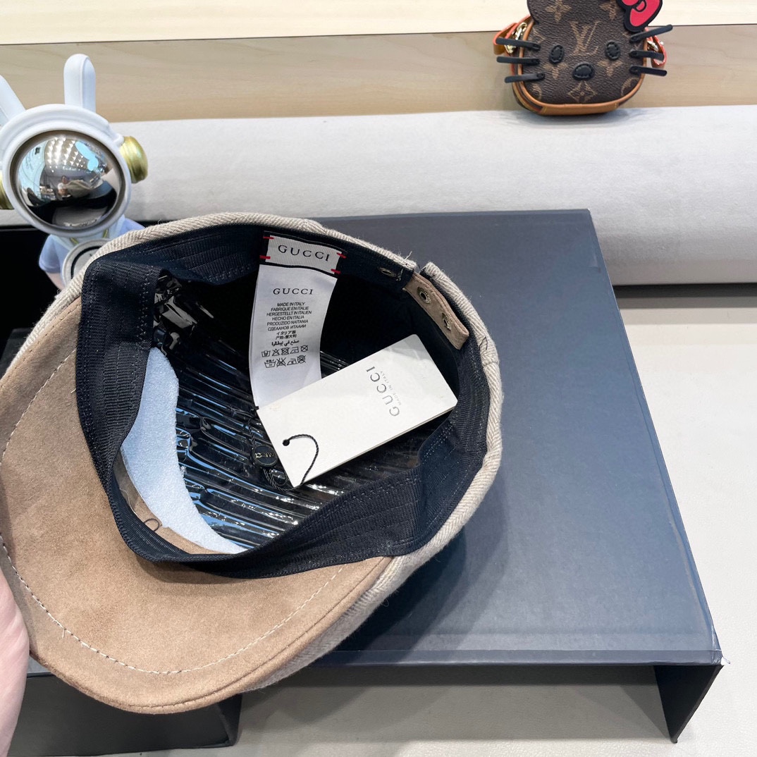    Gucci 秋冬保暖羊绒呢子显瘦前进帽子女复古撞色休闲短遮反戴贝雷帽网红