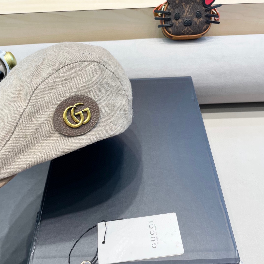    Gucci 秋冬保暖羊绒呢子显瘦前进帽子女复古撞色休闲短遮反戴贝雷帽网红
