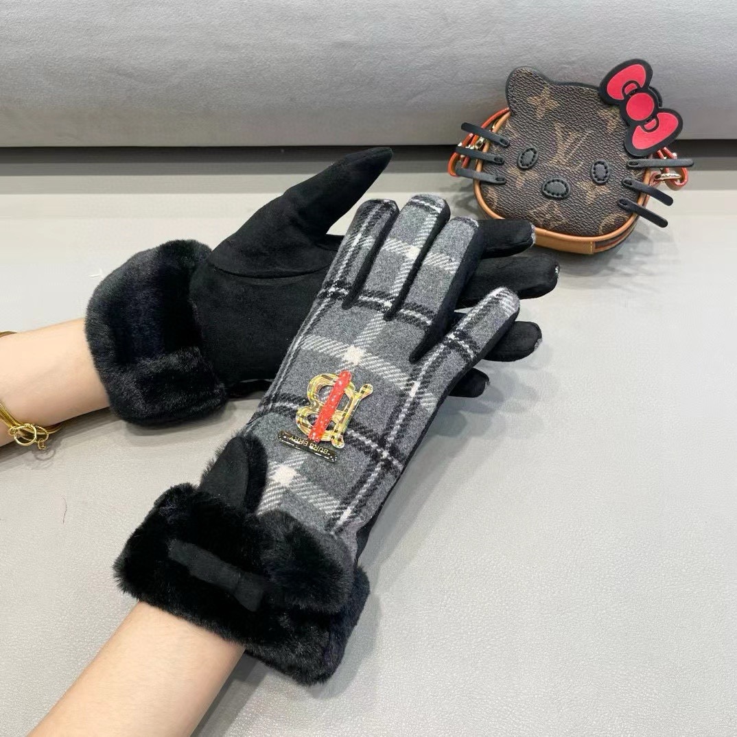 巴宝莉BURBERRY 专柜新品羊毛手套，时尚手套，秋冬保暖加绒内里，经典格子，上手超舒适柔软、百搭！均
