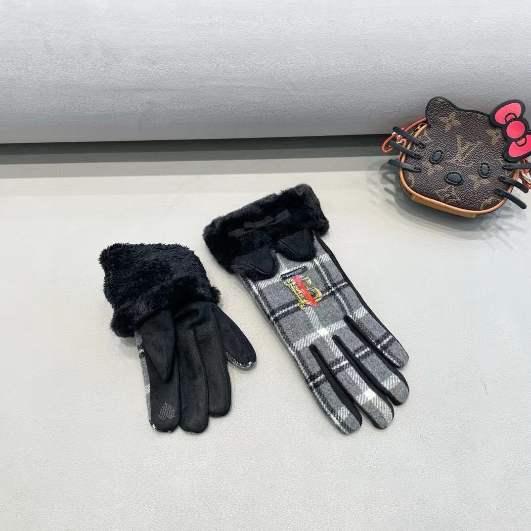 巴宝莉BURBERRY 专柜新品羊毛手套，时尚手套，秋冬保暖加绒内里，经典格子，上手超舒适柔软、百搭！均