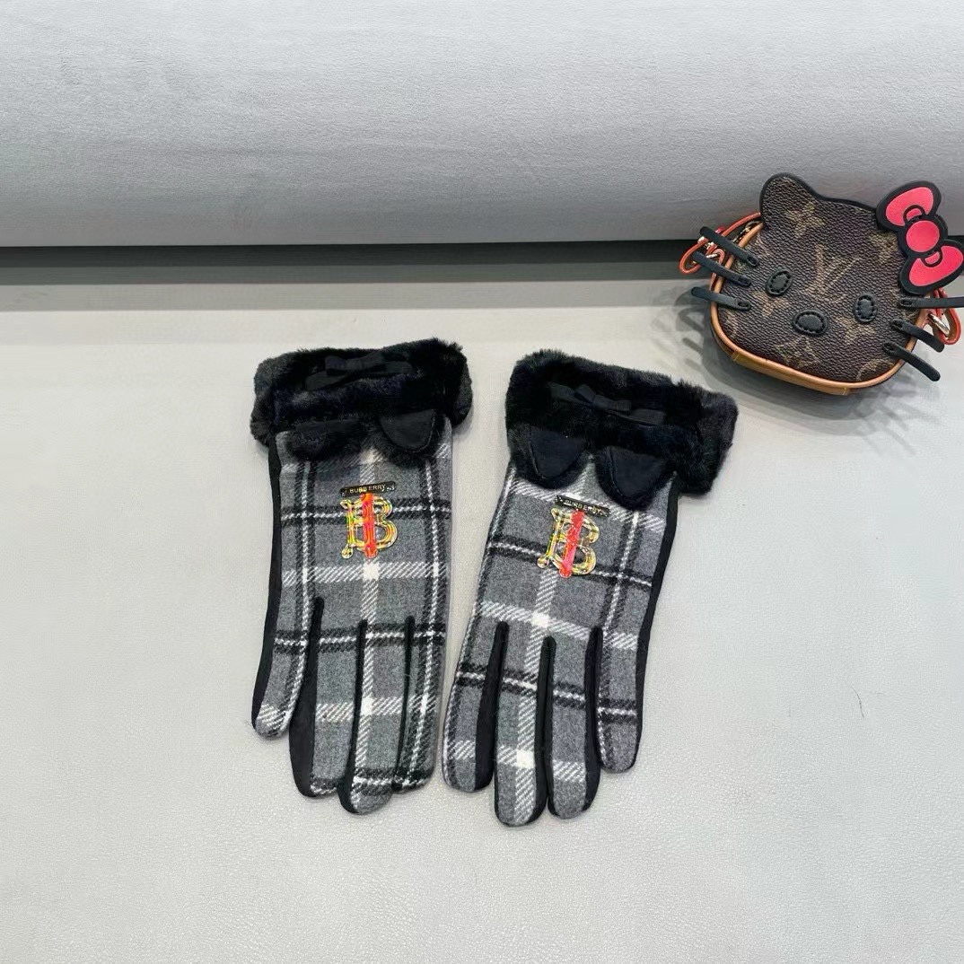 巴宝莉BURBERRY 专柜新品羊毛手套，时尚手套，秋冬保暖加绒内里，经典格子，上手超舒适柔软、百搭！均