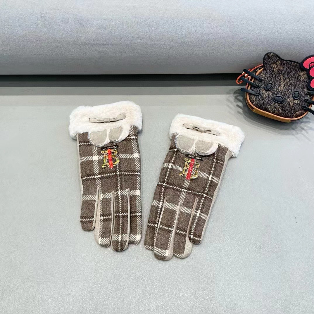 巴宝莉BURBERRY 专柜新品羊毛手套，时尚手套，秋冬保暖加绒内里，经典格子，上手超舒适柔软、百搭！均