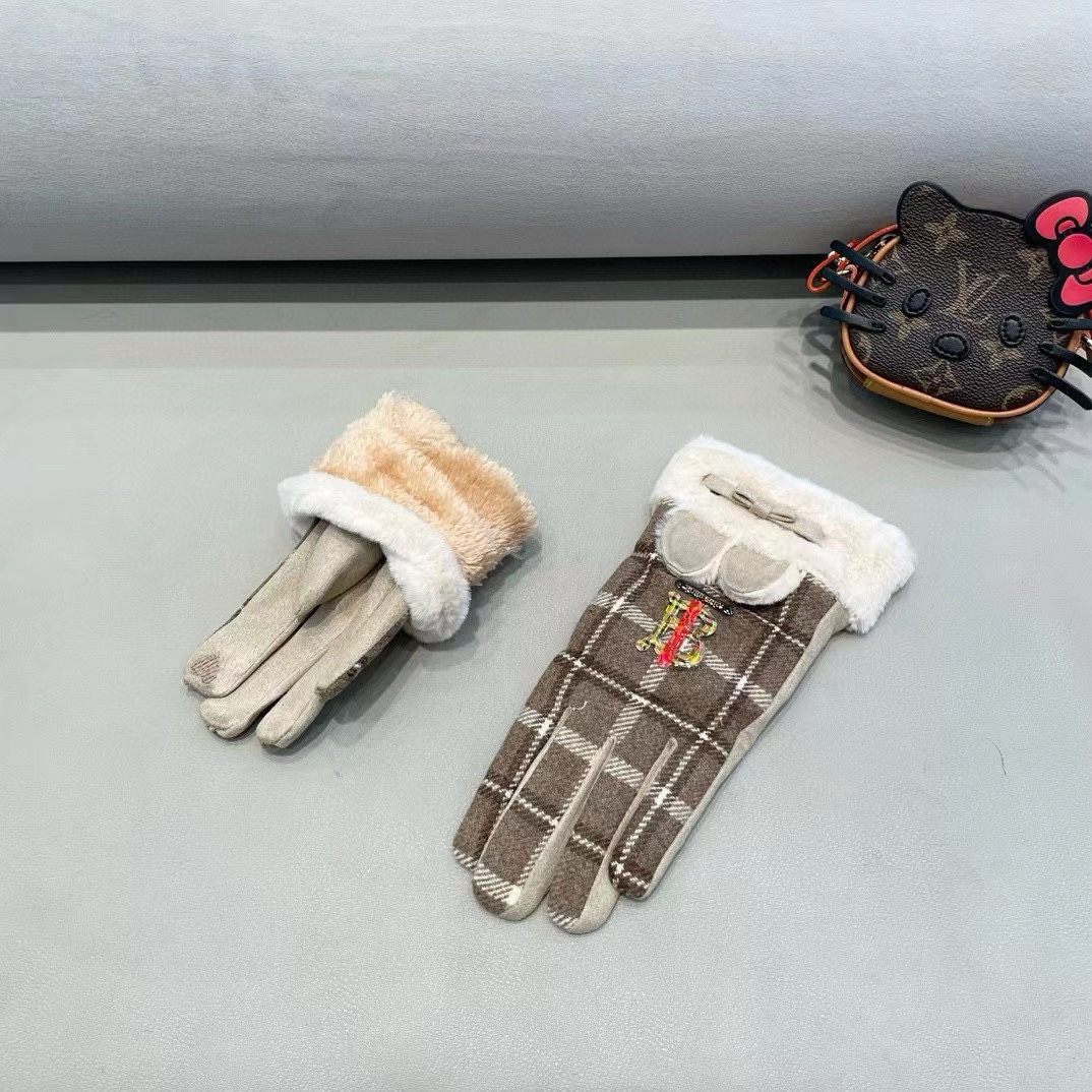 巴宝莉BURBERRY 专柜新品羊毛手套，时尚手套，秋冬保暖加绒内里，经典格子，上手超舒适柔软、百搭！均