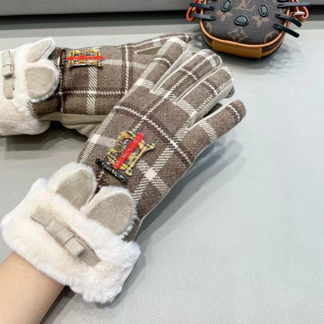 巴宝莉BURBERRY 专柜新品羊毛手套，时尚手套，秋冬保暖加绒内里，经典格子，上手超舒适柔软、百搭！均