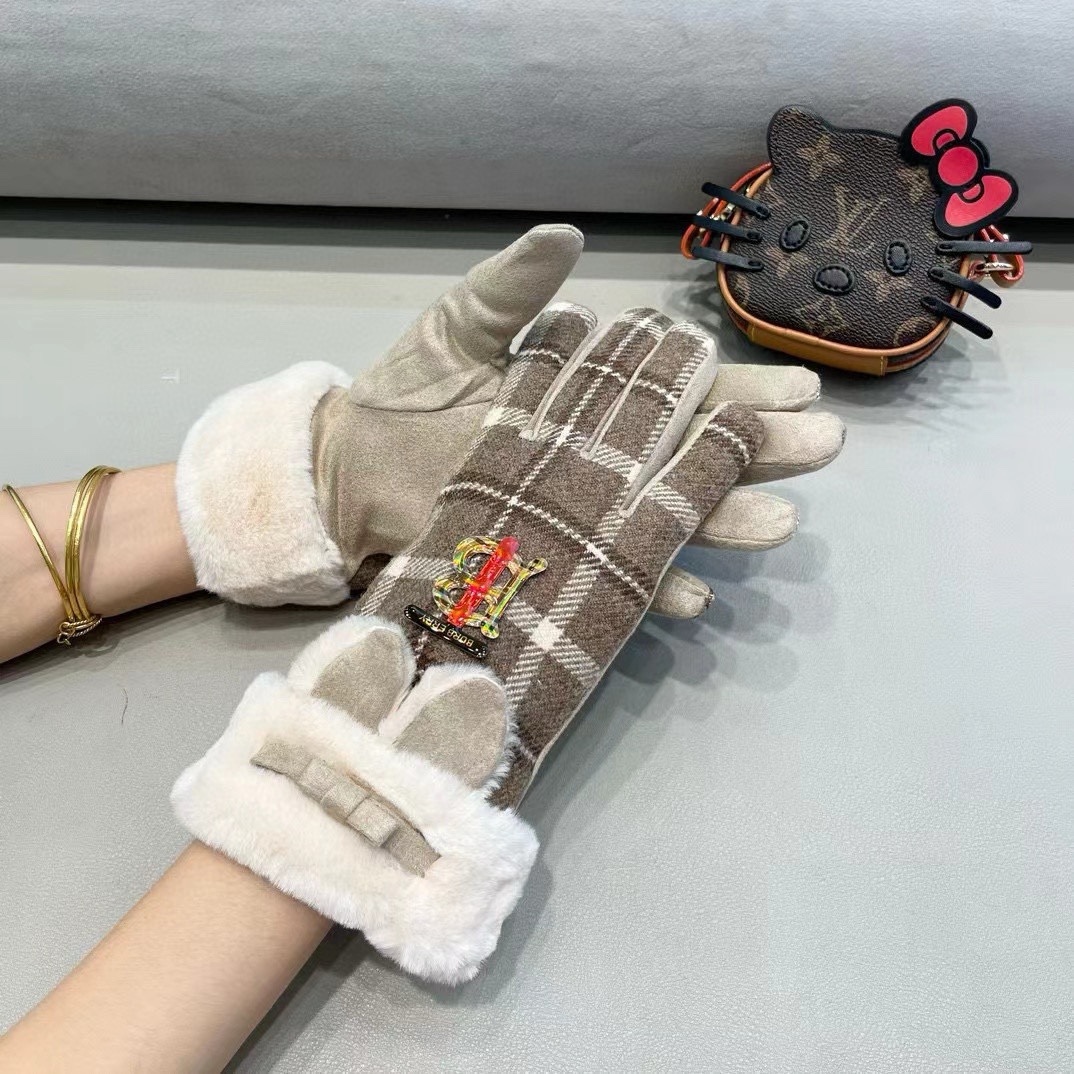 巴宝莉BURBERRY 专柜新品羊毛手套，时尚手套，秋冬保暖加绒内里，经典格子，上手超舒适柔软、百搭！均