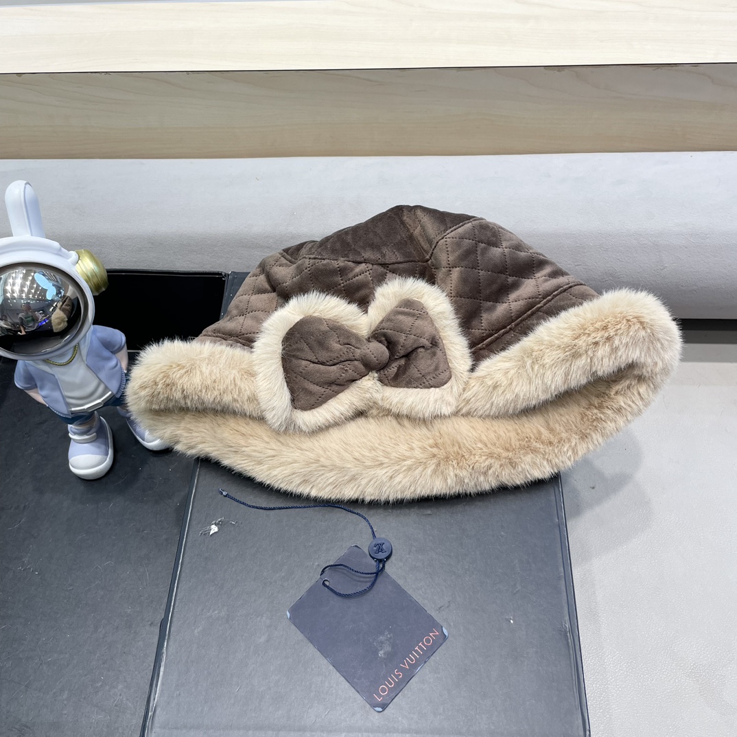lv路易威登冬季加厚毛绒渔夫帽子女百搭显脸小保暖护耳盆帽东北户外防寒棉帽