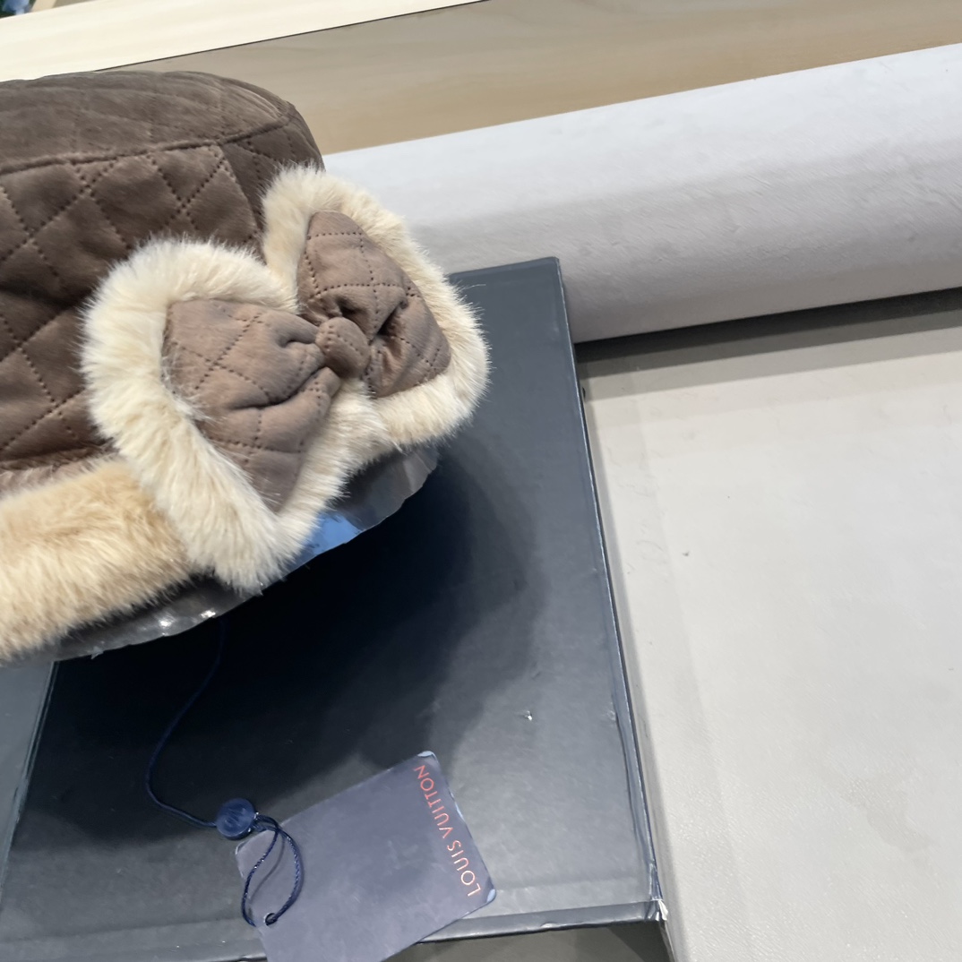 lv路易威登冬季加厚毛绒渔夫帽子女百搭显脸小保暖护耳盆帽东北户外防寒棉帽