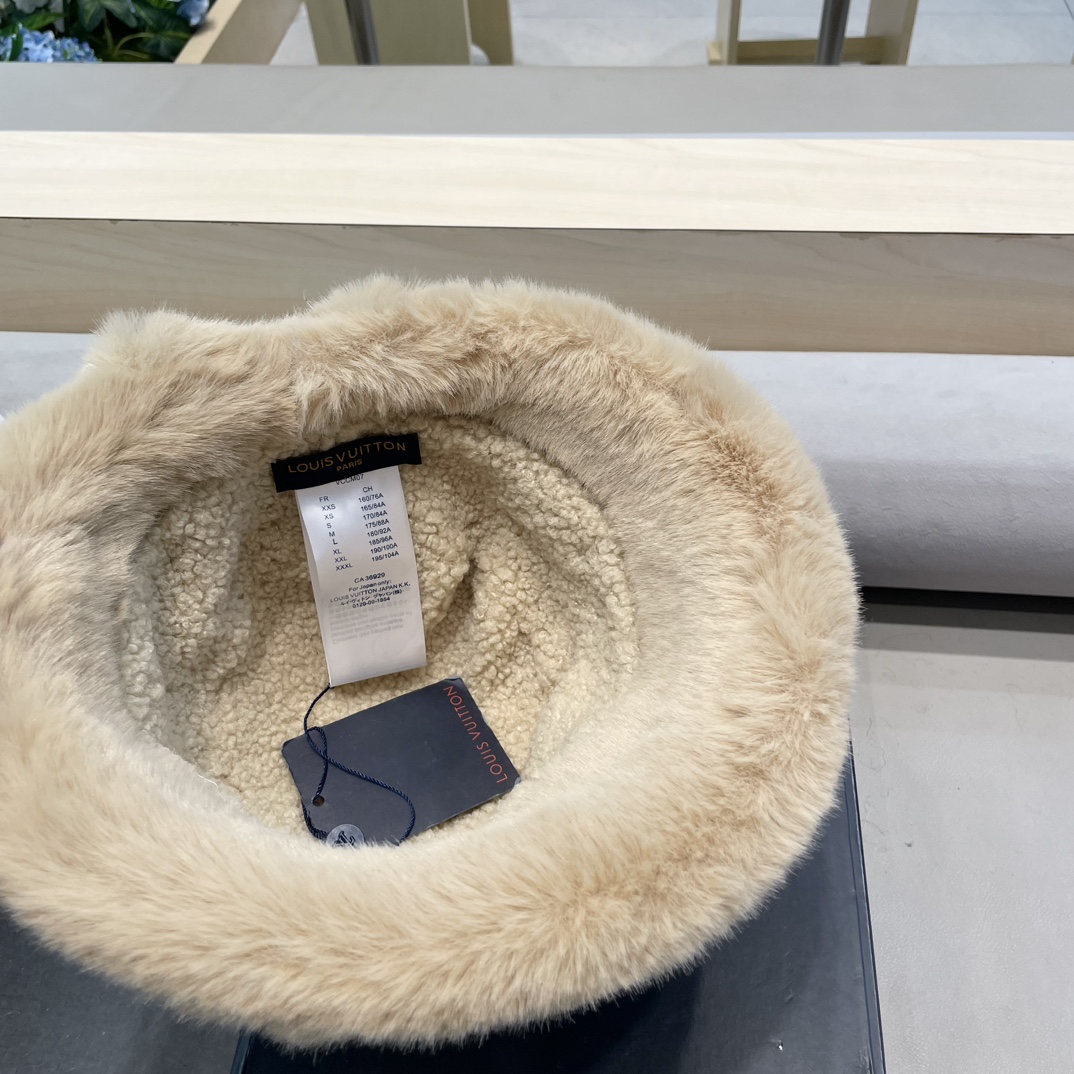 lv路易威登冬季加厚毛绒渔夫帽子女百搭显脸小保暖护耳盆帽东北户外防寒棉帽