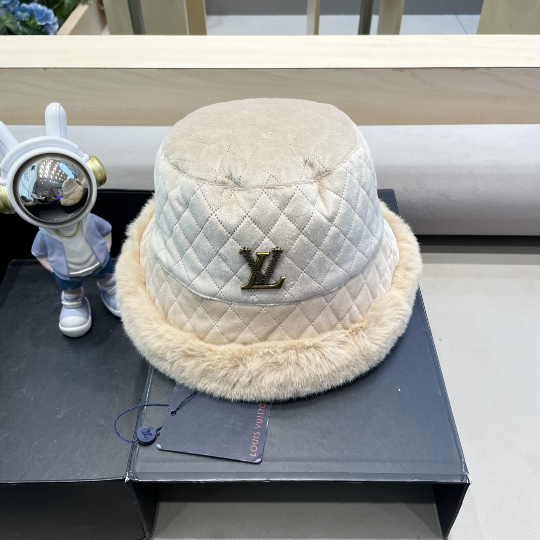lv路易威登冬季加厚毛绒渔夫帽子女百搭显脸小保暖护耳盆帽东北户外防寒棉帽