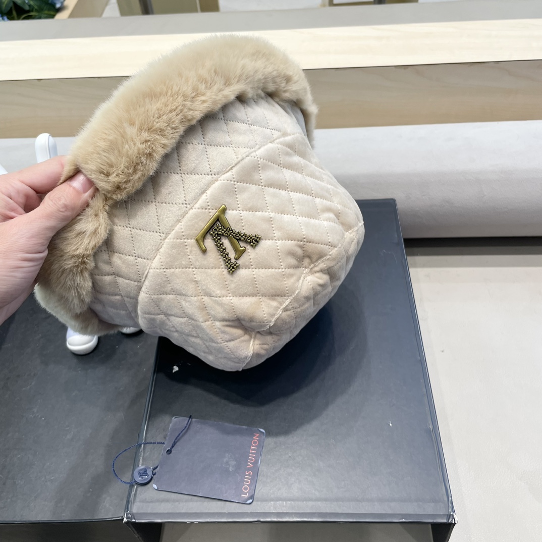 lv路易威登冬季加厚毛绒渔夫帽子女百搭显脸小保暖护耳盆帽东北户外防寒棉帽