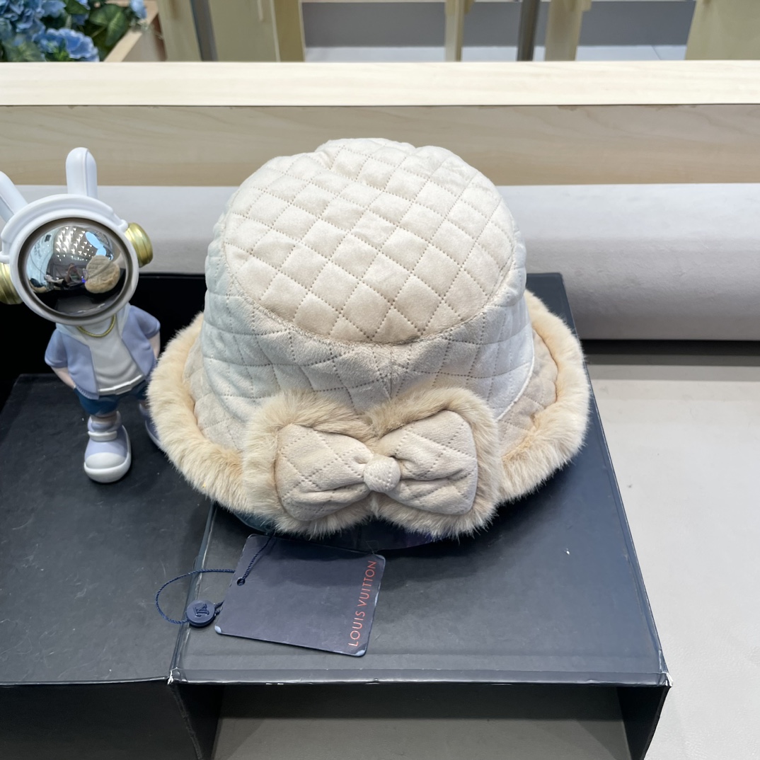 lv路易威登冬季加厚毛绒渔夫帽子女百搭显脸小保暖护耳盆帽东北户外防寒棉帽