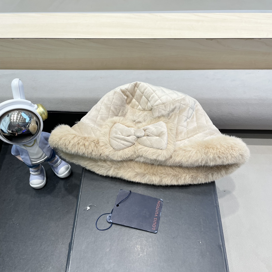 lv路易威登冬季加厚毛绒渔夫帽子女百搭显脸小保暖护耳盆帽东北户外防寒棉帽
