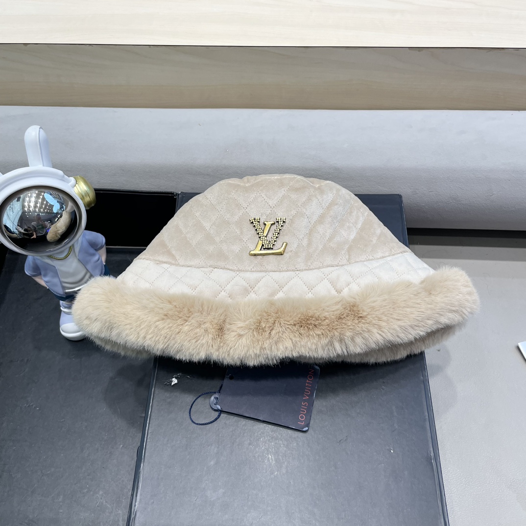 lv路易威登冬季加厚毛绒渔夫帽子女百搭显脸小保暖护耳盆帽东北户外防寒棉帽