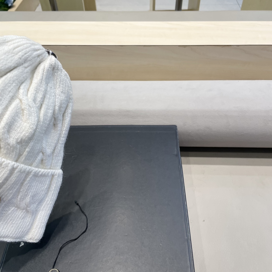   GUCCI古奇👒经典原单蒙口针织毛线帽，采用精选百羊毛面料，超高羊毛成份，‼️手感超柔软，弹性极佳，