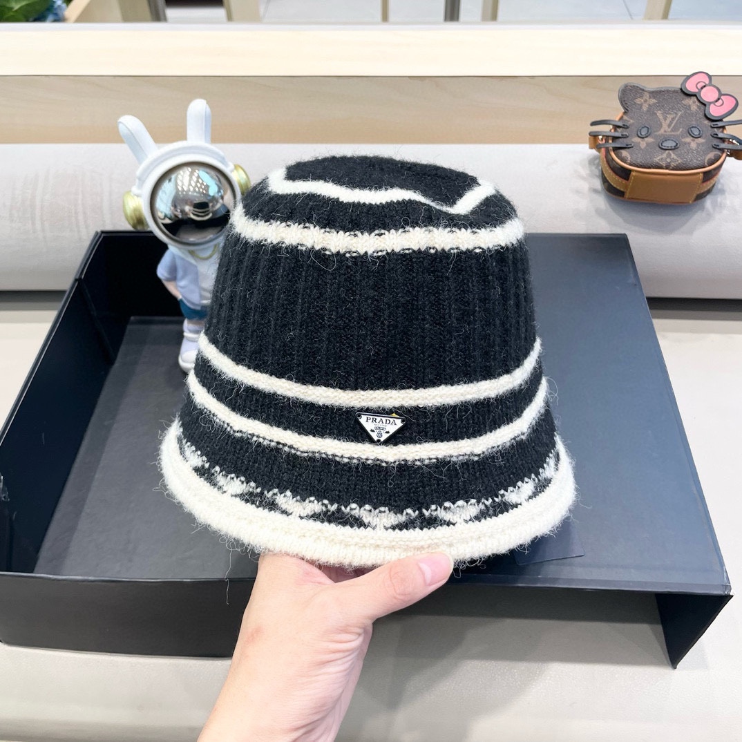   普拉达Prada新款韩版条纹渔夫帽子女素颜百搭显脸小粗纹针织水桶帽冬季盆帽