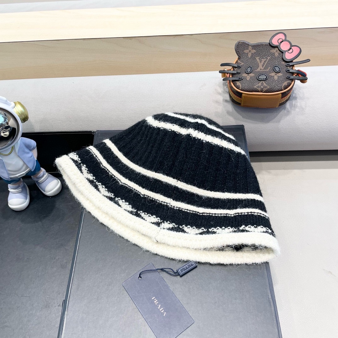   普拉达Prada新款韩版条纹渔夫帽子女素颜百搭显脸小粗纹针织水桶帽冬季盆帽