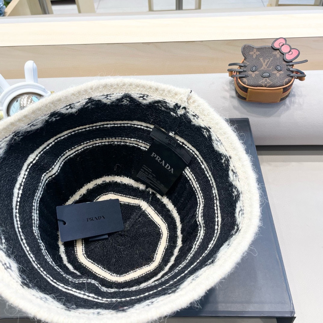   普拉达Prada新款韩版条纹渔夫帽子女素颜百搭显脸小粗纹针织水桶帽冬季盆帽