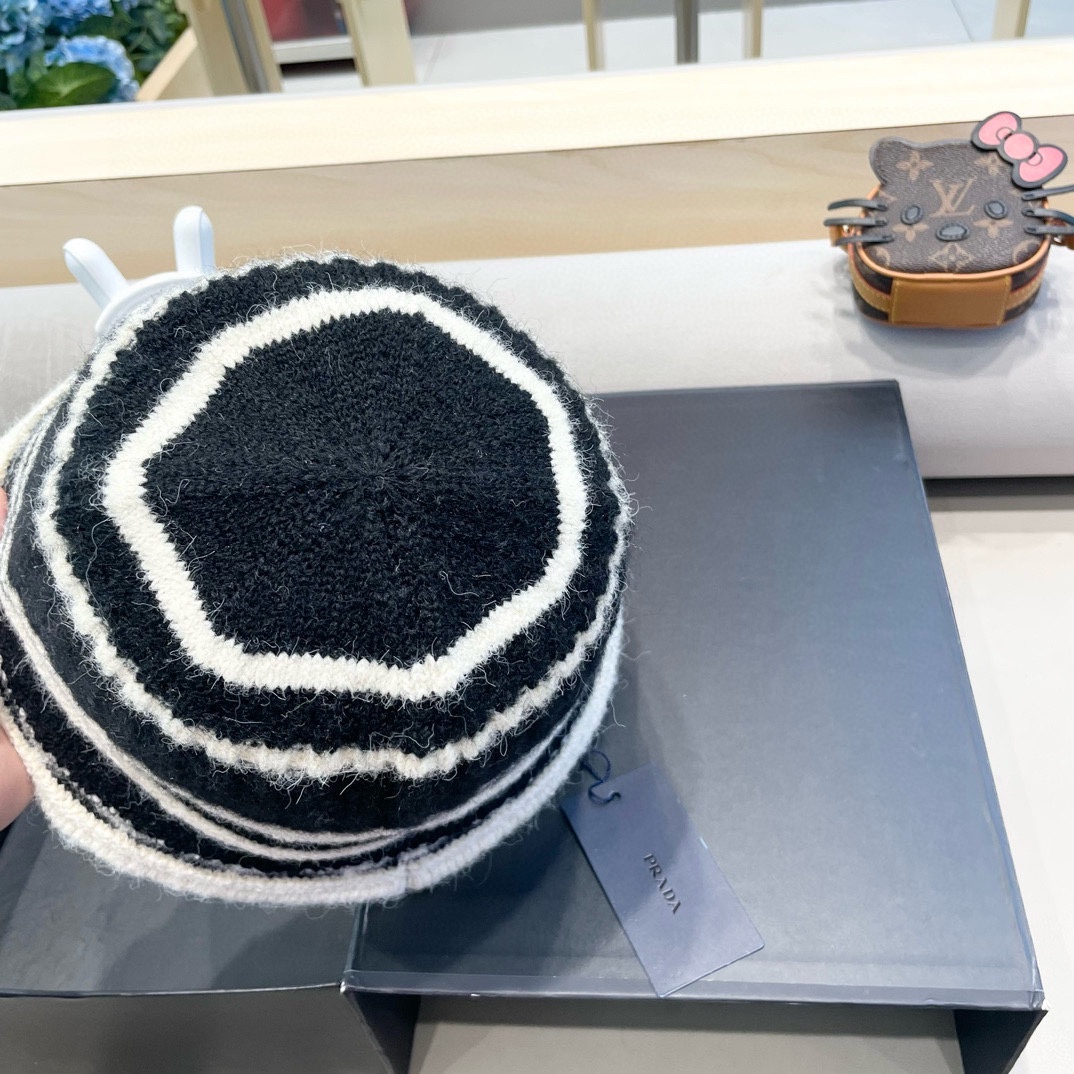   普拉达Prada新款韩版条纹渔夫帽子女素颜百搭显脸小粗纹针织水桶帽冬季盆帽