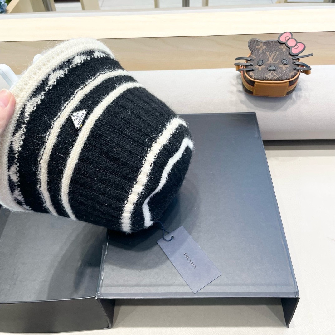   普拉达Prada新款韩版条纹渔夫帽子女素颜百搭显脸小粗纹针织水桶帽冬季盆帽