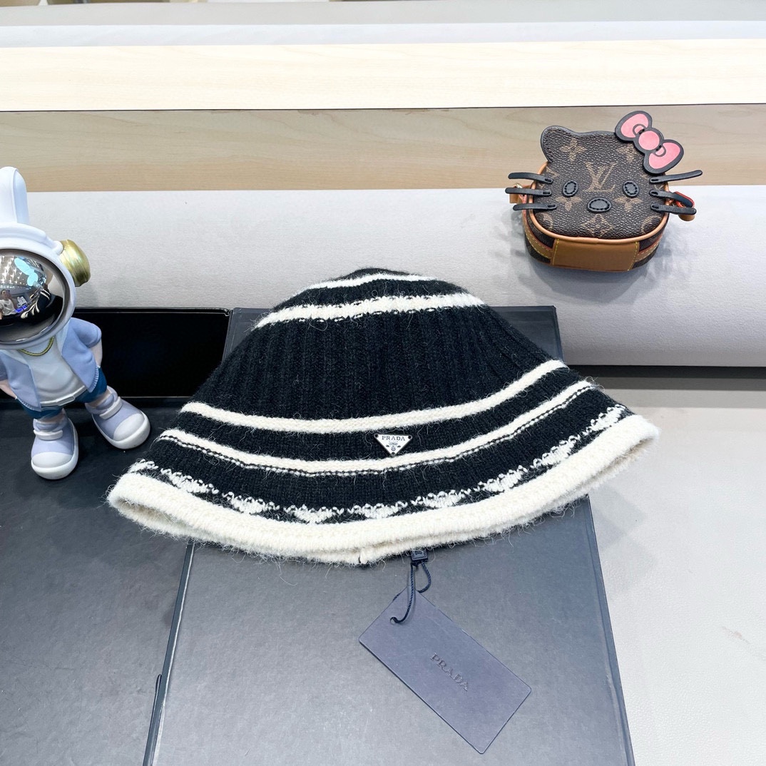   普拉达Prada新款韩版条纹渔夫帽子女素颜百搭显脸小粗纹针织水桶帽冬季盆帽