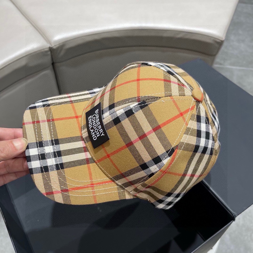 Burberry（巴宝莉）棒球帽，渔夫帽原单棒球帽， 专柜热卖款，暗纹骑士，11开模订制，帆布面料，纯