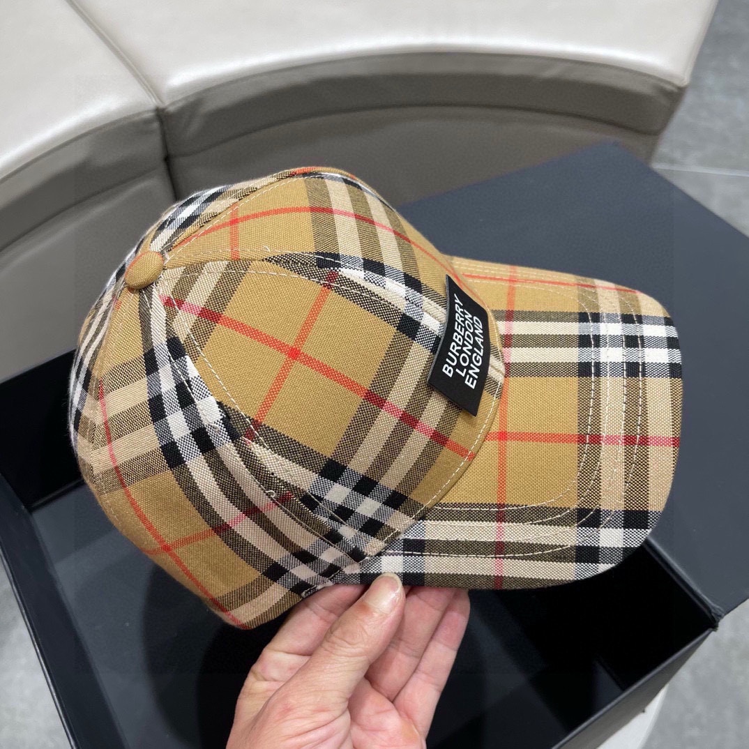 Burberry（巴宝莉）棒球帽，渔夫帽原单棒球帽， 专柜热卖款，暗纹骑士，11开模订制，帆布面料，纯