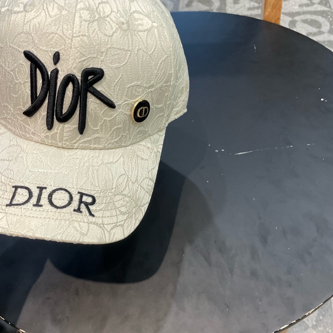   【DIOR迪奥】新款走量简约棒球帽🧢，新款出货，大牌款超好搭配，赶紧入手！