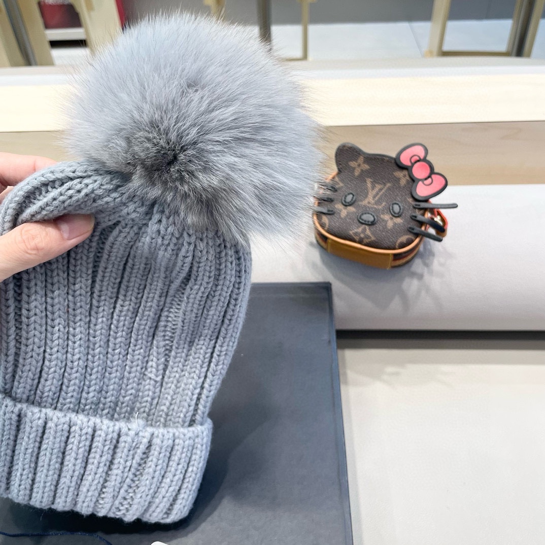   moncler迪丽热巴同款黑色毛球针织帽2025年新款百搭防寒保暖毛线帽子冷帽