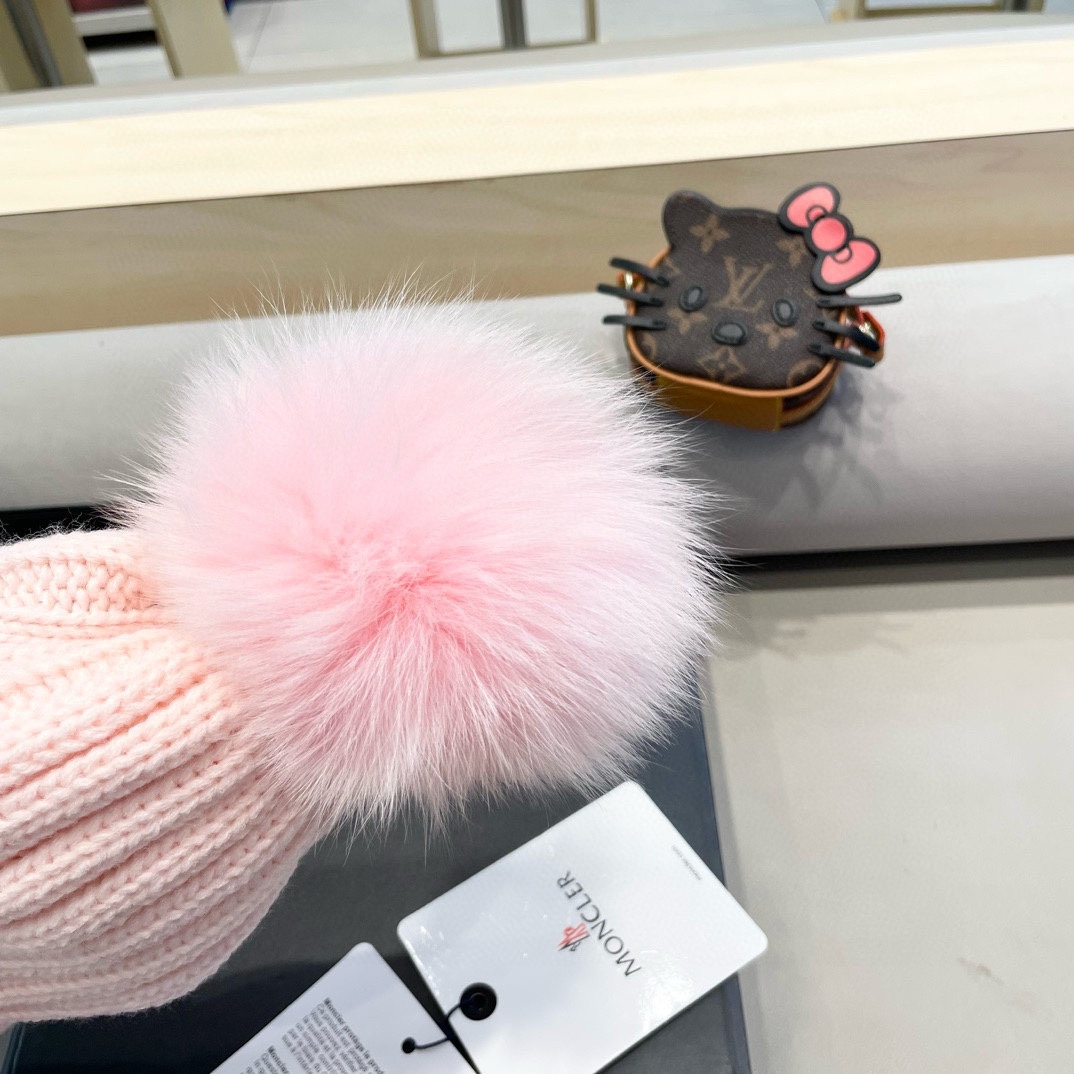   moncler迪丽热巴同款黑色毛球针织年新款百搭防寒保暖毛线帽子冷帽