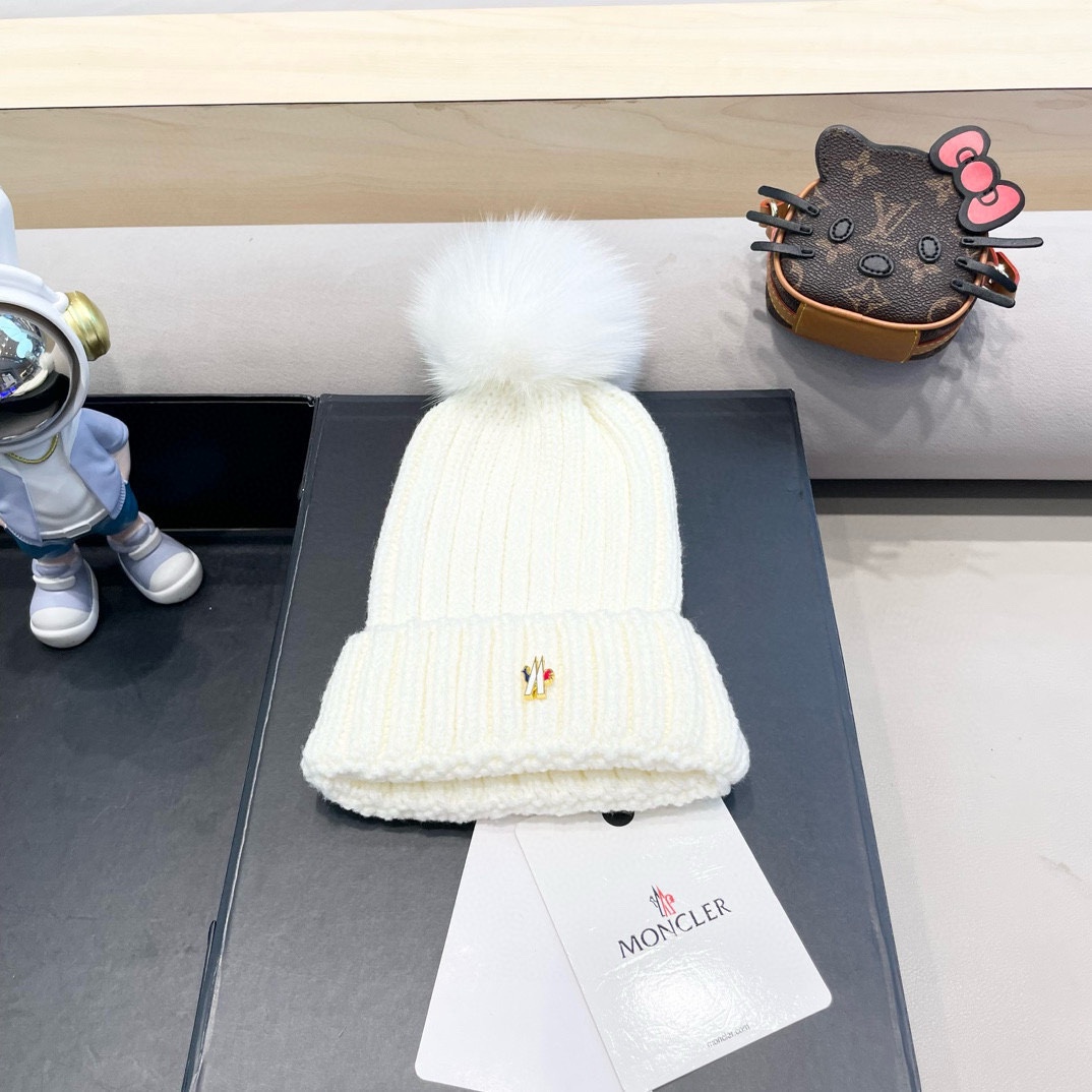 NO:670797,Moncler Dilireba's same style black fur ball knitted hat 2025 new versatile cold-proof and warm woolen hat cold hat hat fisherman hat baseball cap knitted hat, hat, espadrilles, hats19860909moncler迪丽热巴同款黑色毛球针织帽2025年新款百搭防寒保暖毛线帽子冷帽帽子渔夫帽棒球帽针织帽,帽子,espadrilles,hats,hat
