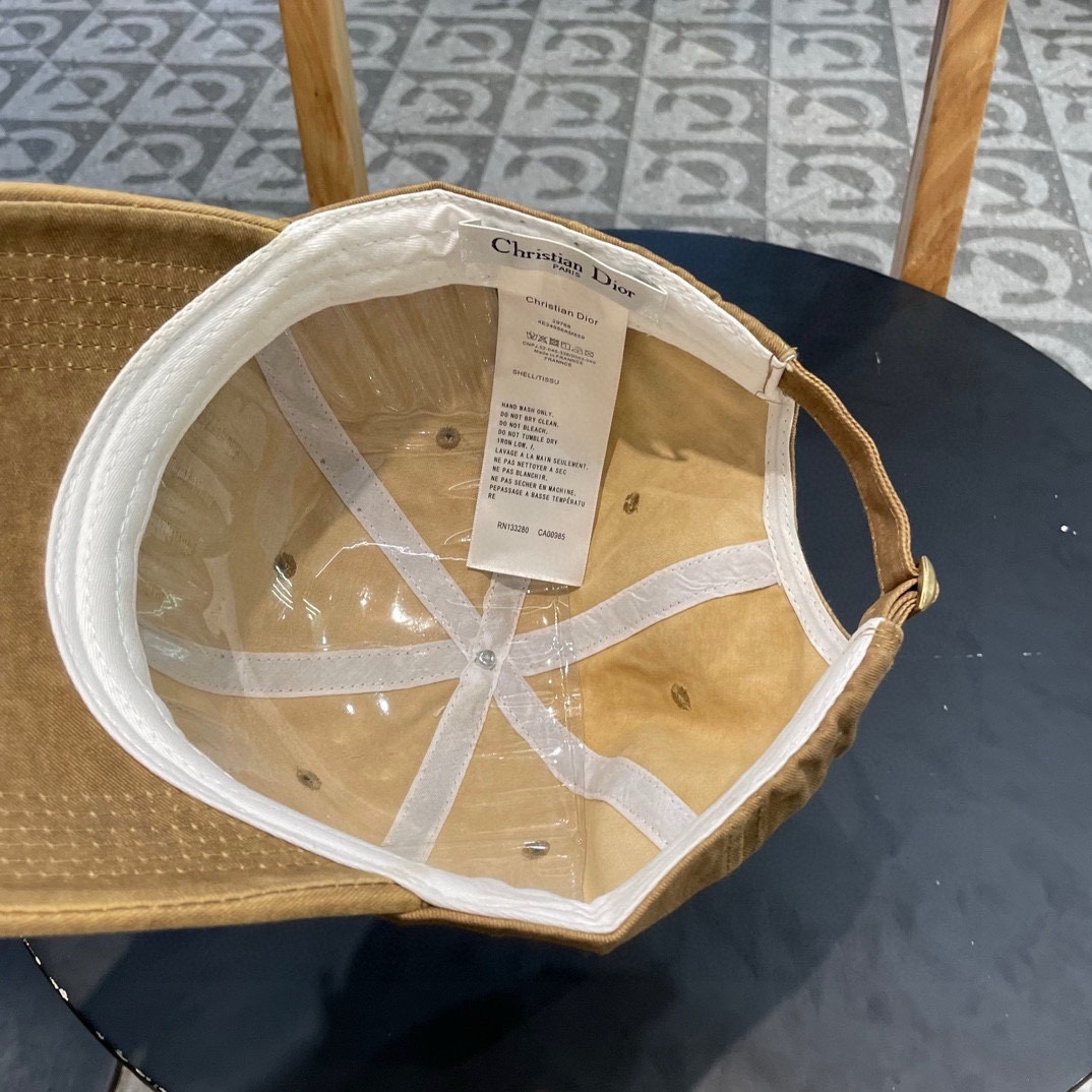  Prada普拉达2025早春新款大牌款棒球帽，经典款男女通用