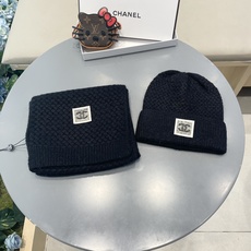 香奈儿CHANEL官网新品经典套装帽子!帽子➕围巾!手感一级棒!暖暖哒超级舒服~这个冬天你就差这么一套装帽子啦~又保暖又 香奈儿CHANEL官网新品经典套装帽子!帽子➕围巾!手感一级棒!暖暖哒超级舒服~这个冬天你就差这么一套装帽子啦~又保暖又