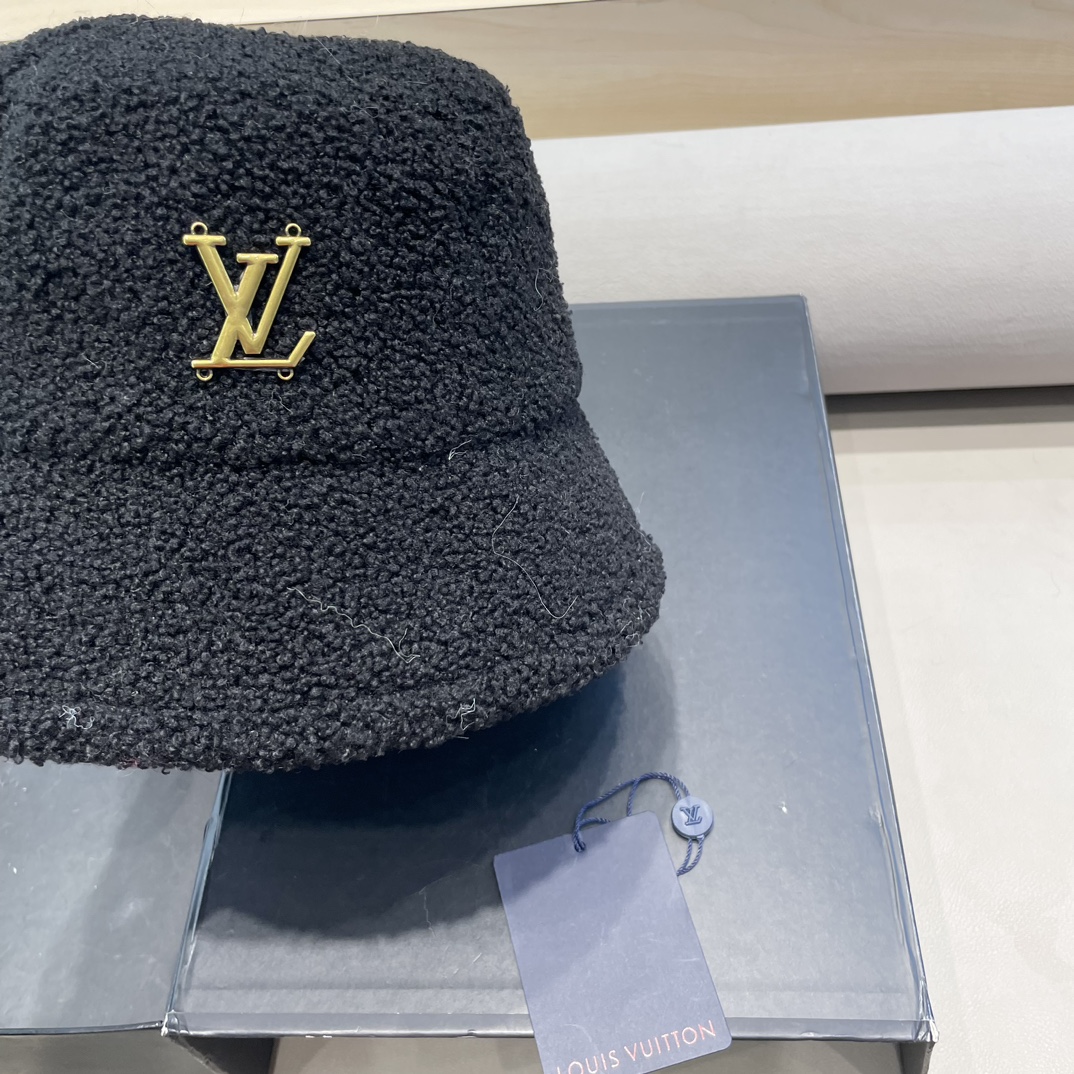   lv 秋冬新款羊羔毛渔夫帽，休闲跑量款，头围57cm